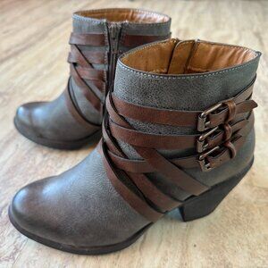 EuroSoft Sofft Phoebe Gray Faux Leather Stacked Heel Boots, Size: 8M, EUC